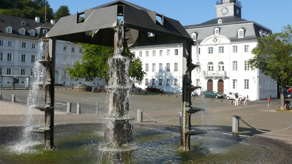 Schlossplatz Saarbrücken Brunnen vor dem Schloss