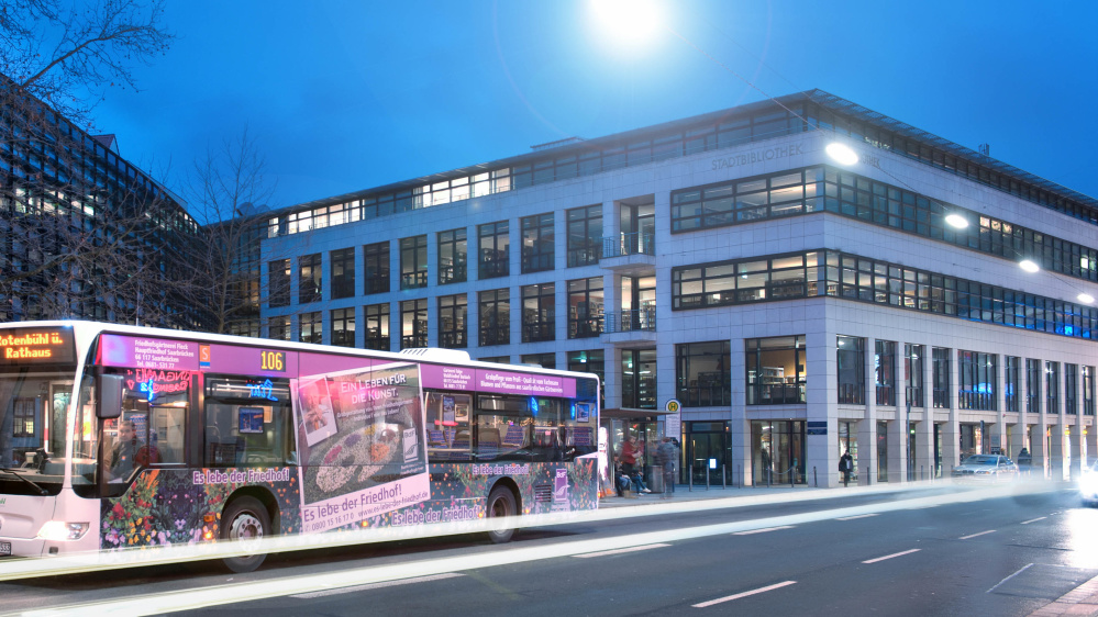 Internetlounge, Lesecafé und knapp 170.000 Medien - in der Stadtbibliothek kann man angenehm verweilen, Medien und Gesellschaftsspiele leihen und einige interessante Veranstaltungen besuchen. Internetlounge, Lesecafé und knapp 170.000 Medien - in der Stadtbibliothek kann man angenehm verweilen, Medien und Gesellschaftsspiele leihen und einige interessante Veranstaltungen besuchen.