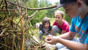 Kinder auf dem Abenteuerspielplatz (Foto: fotoyou/fotolia) Kinder auf dem Abenteuerspielplatz (Foto: fotoyou/fotolia)