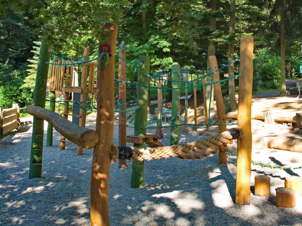 Spielgerät am Kinderspielplatz im Wildpark. Spielgerät am Kinderspielplatz im Wildpark. Foto: Ralf Blechschmidt