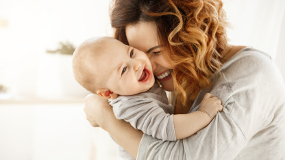 Mutter mit Baby. Shutterstock/Cookie Studio Mutter mit Baby. Shutterstock/Cookie Studio