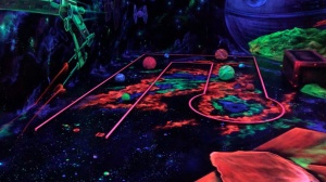 3D-Schwarzlicht-Minigolf 3D-Schwarzlicht-Minigolf