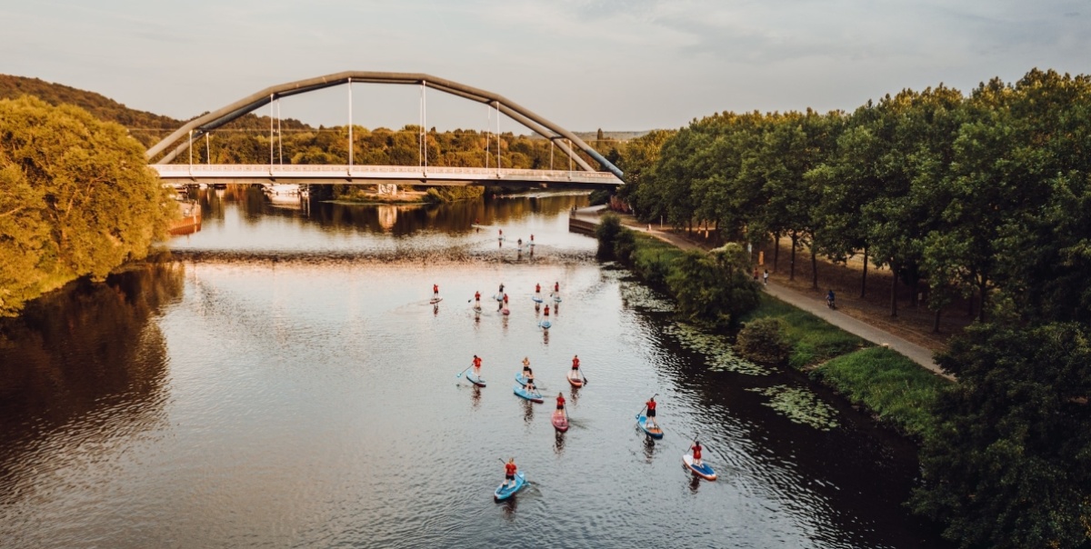 Saar von Oben mit Stand-Up-PaddlerInnen Saar von Oben mit Stand-Up-PaddlerInnen