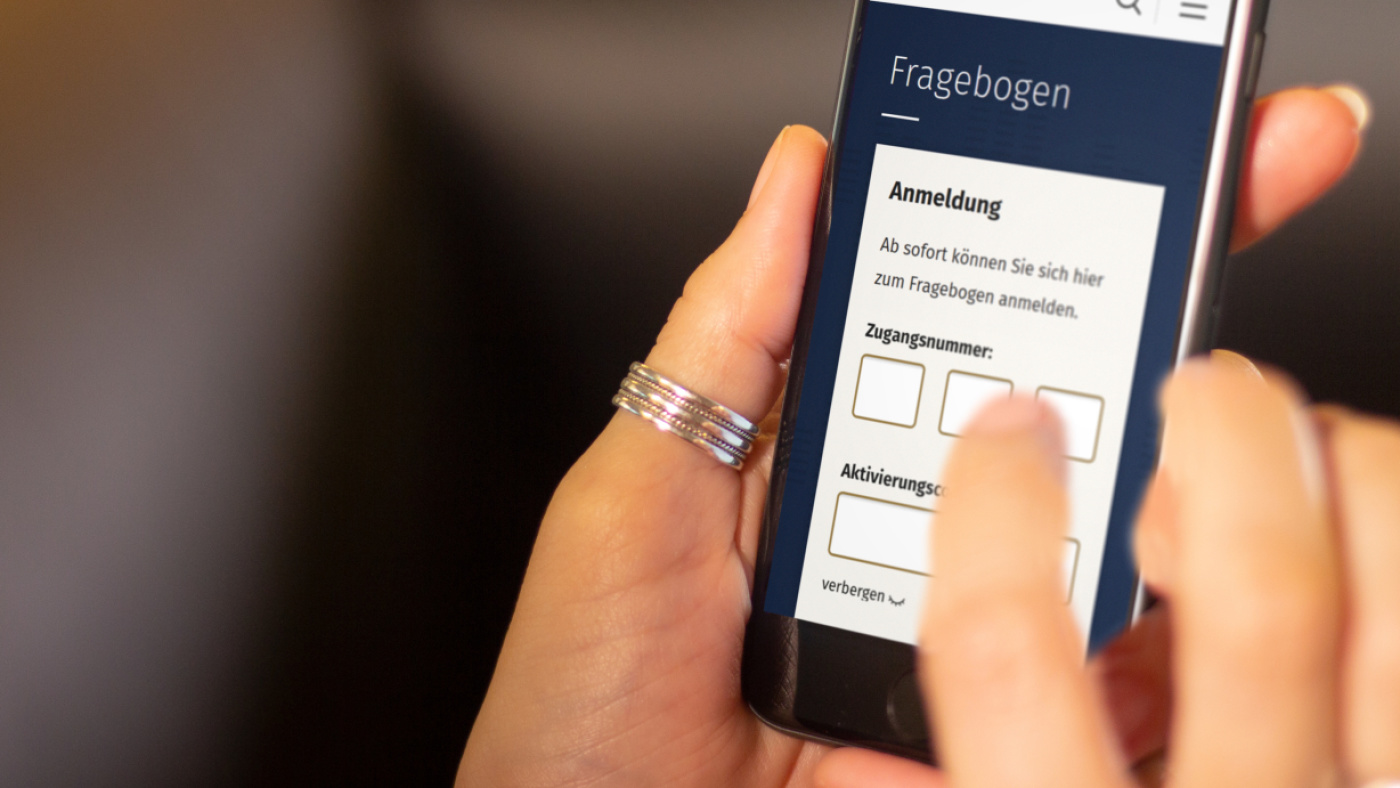 Smartphone welches eine App zeigt
