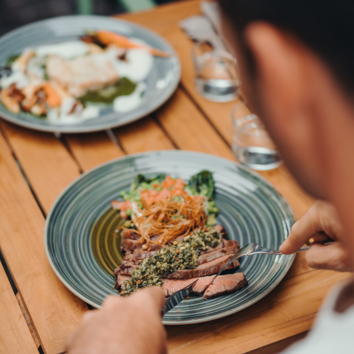 Blick auf einen Teller