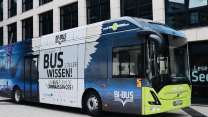 Grenzüberschreitender Bücherbus BI-BUS der Stadtbibliothek Saarbrücken