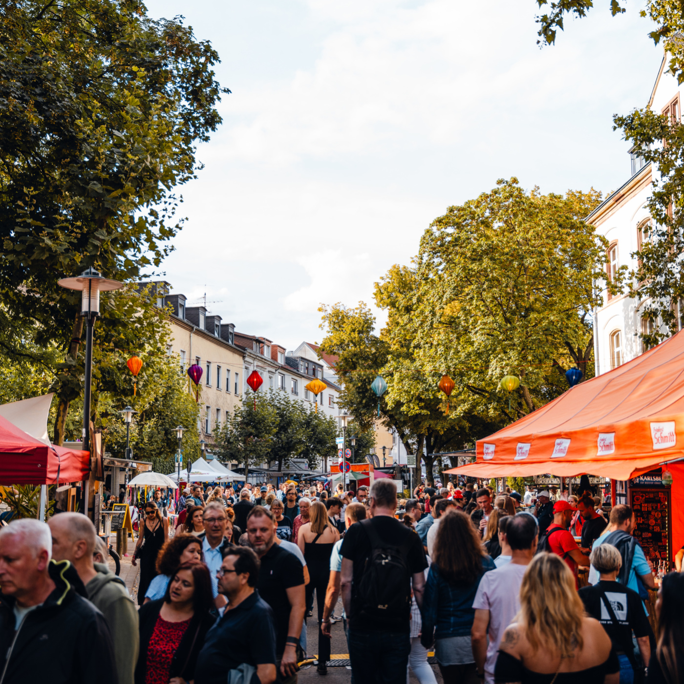 Buntes Treiben auf dem Nauwieser Viertelfest