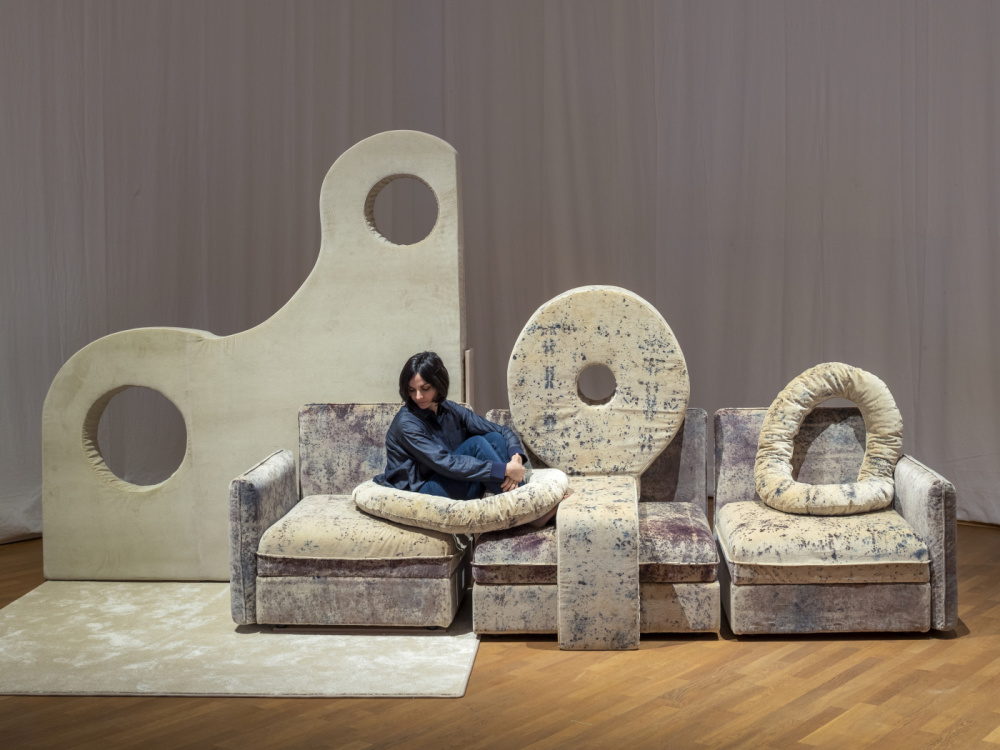 Valentina Karga Hug Sofa 