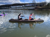 Picobello 2025: Picobello 2025: OB Conrad und Mitglied der Kanuwanderer beim Müll sammeln auf der Saar