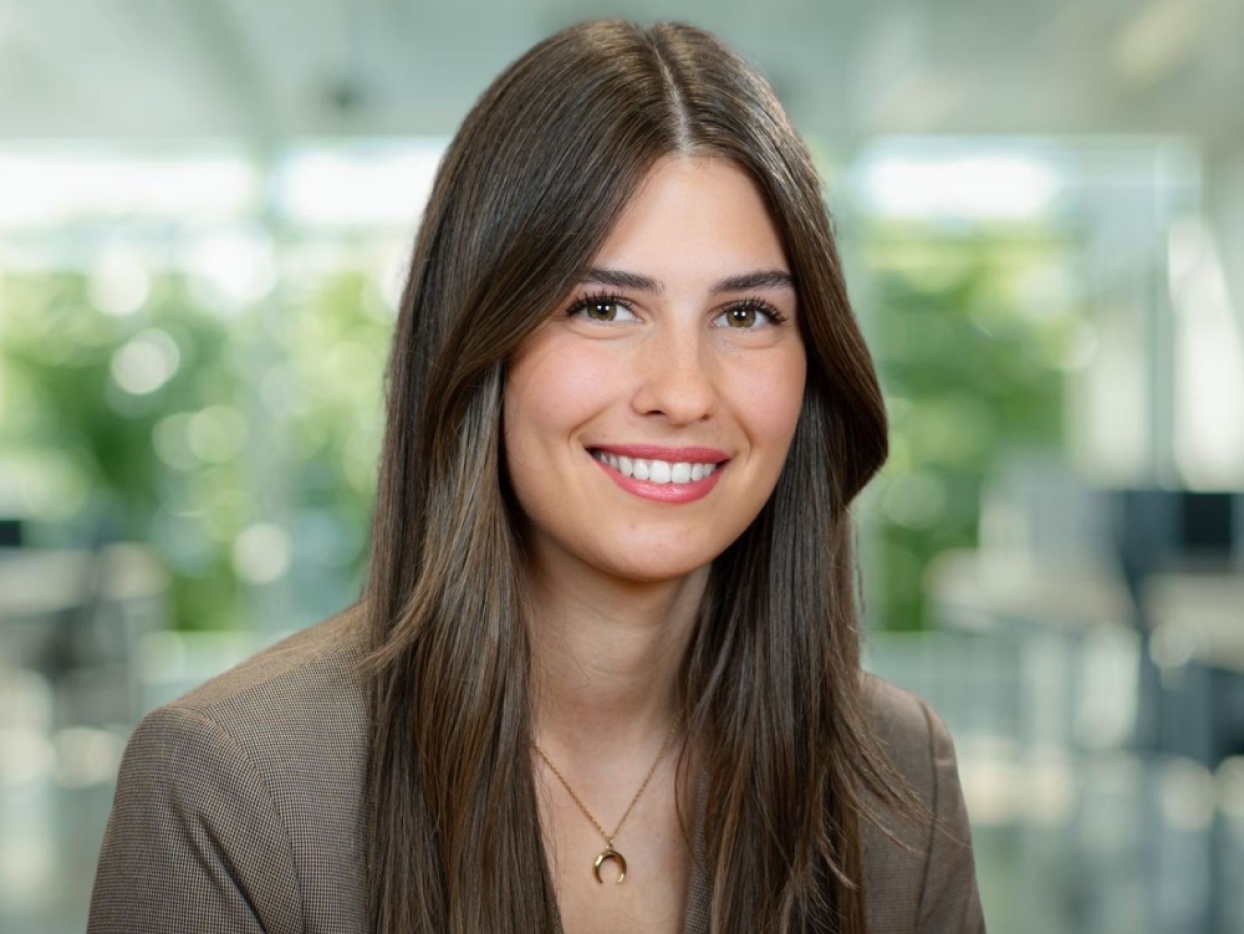 Aline Perna, Recruiterin