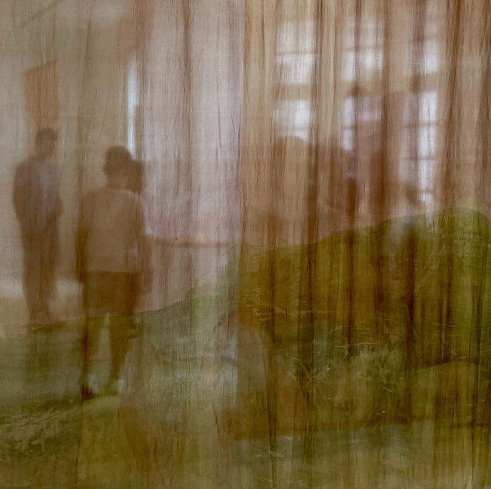 Besuch in der Ausstellung Loopzones von Suzan Noesen Schemenhafte Menschen in der Ausstellung Loopzones von Suzan Noesen