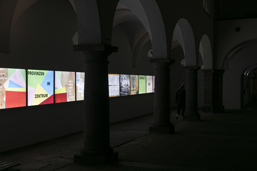 Leuchtkästen Innenhof Fritz Laszlo Weber Provinzen im Zentrum